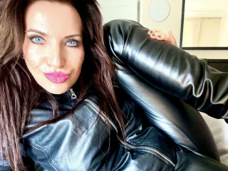 Alter: 53 / Waage - Alter: 170 / schlank - Geschlecht: weiblich - Ausrichtung: bisexuell - Haare: schwarz / lang - Piercing: keins - bewebmaster-Alter: C - Hautfarbe: weiss - Augen: blau - Rasur: teilrasiert